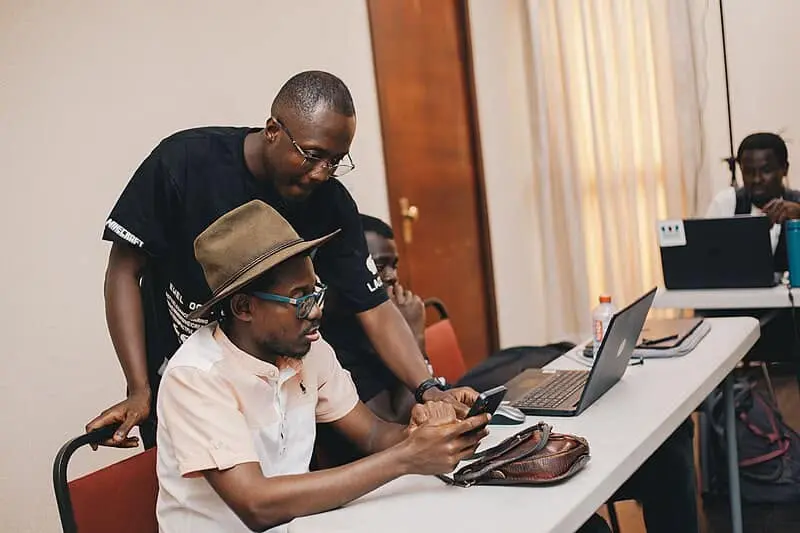 Robert supporting a participant during a digital learning session